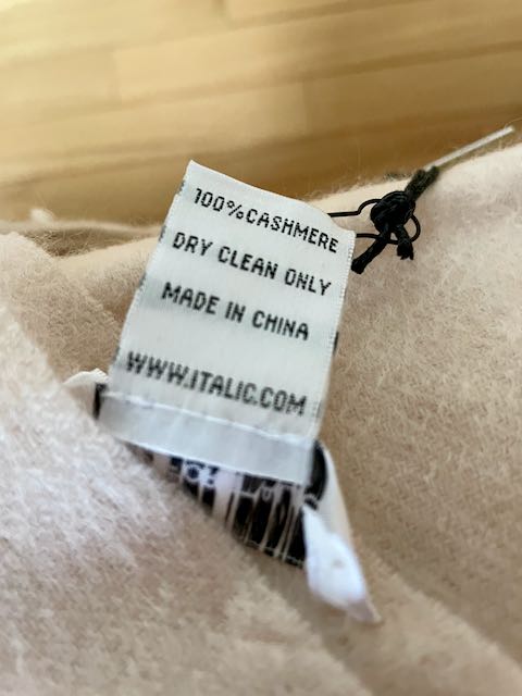 Italic Scarf tag: made in China